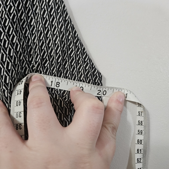 Ava Christine V Neck Tank Top! - Picture 4 of 5